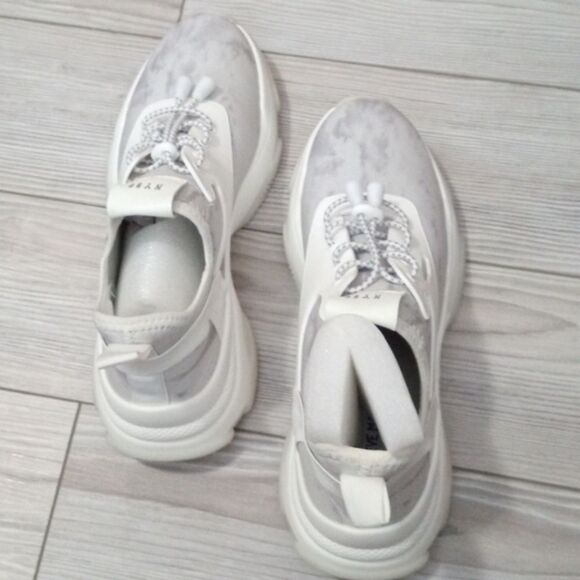 (S-3351)   Steve Madden Women's Myles Sneaker Sz 9.5 - Picture 9 of 11